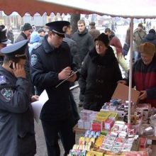 Милиции запретят приставать к продавцам на рынках и в переходах