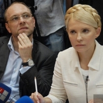 Почему Тимошенко не общается с журналистами: комментарии Власенко 