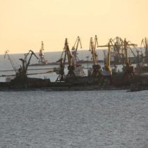 Крупнейший торговый порт Украины остановил работу 