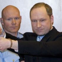 Норвежский террорист потребовал немедленного освобождения 