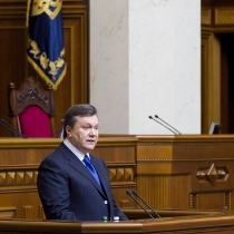 Под лозунги «Юле – волю!» Янукович поручил депутатам заняться Уголовным кодексом