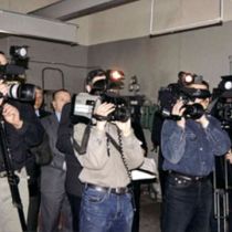 Азаров приказал министрам лично общаться с журналистами