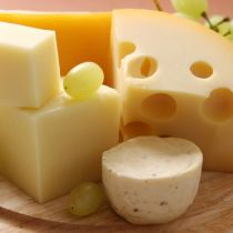 Сырная война продолжается: Россия изъяла из продажи тонны украинского сыра 