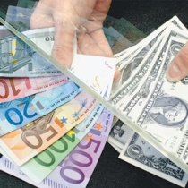 Курс валют от НБУ: доллар дешевеет, евро дорожает