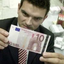Евро открыл межбанк стремительным ростом 