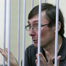 Юрию Луценко вынесен приговор: четыре года с конфискацией (Дополнено, ВИДЕО)