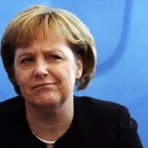 Ангелу Меркель облили пивом во время встречи с однопартийцами (ВИДЕО)