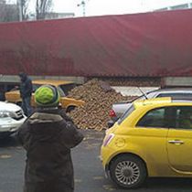 Центр Киева стоял в пробке из-за картошки: снимали рекламу чипсов (ФОТО, ВИДЕО)