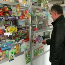 Прилавки украинских аптек опустеют из-за таможенников 