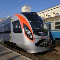Первый ультрасовременный скоростной поезд Хюндай прибыл в Харьков (ФОТО)