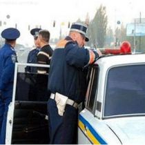 Драку активистов «Дорожного контроля» и сотрудников ГАИ выложили в Интернет (ВИДЕО)