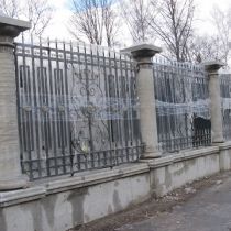 Вокруг парка Горького установили красивейший забор и начали оборудовать парковки (ФОТО)