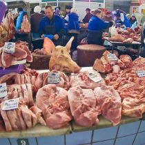 Украинцам пообещали стабильность цен на мясо и овощи 