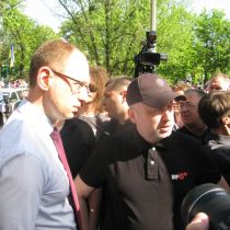 Яценюк и Турчинов приехали поддержать Тимошенко в суде (ФОТО)