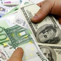 К закрытию межбанка доллар и евро повысили котировки 