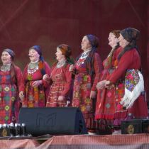 Гнатюк и Бурановские бабушки открыли концерт ко Дню Победы в Харькове (ФОТО)