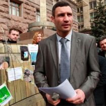 Кличко опроверг информацию Яценюка по поводу кресла мэра Киева 