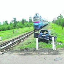 ДТП на переезде: иномарка столкнулся с дизельным поездом (ФОТО)