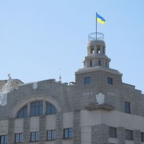 Над харьковской Консерваторией появился флаг Украины (ФОТО)