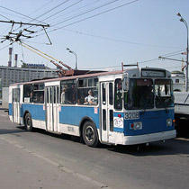 Обрезка деревьев изменит троллейбусный маршрут в Харькове