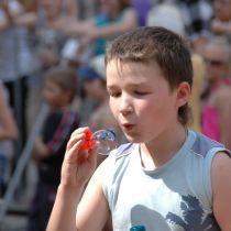День защиты детей в саду Шевченко: миллион мыльных пузырей, конкурсы и концерт
