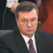 Янукович пожелал судьям быть слепыми к званиям, должностям и деньгам