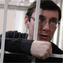 Суд над Луценко снова отложили: заболела судья 