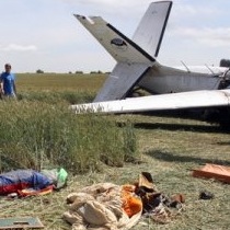 Самолет с парашютистами разбился во время урагана под Киевом. Погибли пять человек
