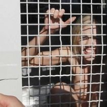 Голые активистки Femen пытались прорваться на стадион, где проходил матч Украина - Швеция