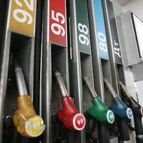 Бензин будет дешеветь постепенно: мнение эксперта 