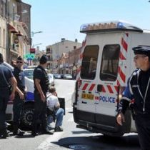 Тулузский террорист освободил одного заложника 