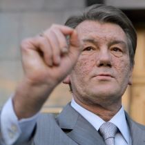 Ющенко готов поделиться кровью с Генпрокуратурой  