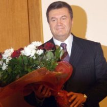 Янукович отметит день рождения в Крыму
