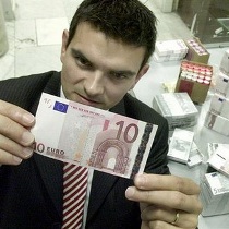 Курс валют от НБУ: евро опять подешевел
