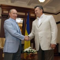 Янукович и Путин подписали заявление о разделе морей