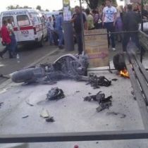 Ужасное ДТП в Киеве: мотоциклист врезался в автобус, который взорвался (ФОТО)