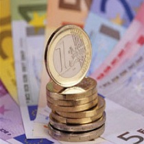 Евро подрос к закрытию межбанка