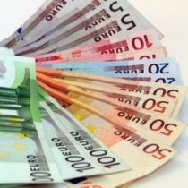 Курс евро подрос к закрытию межбанка