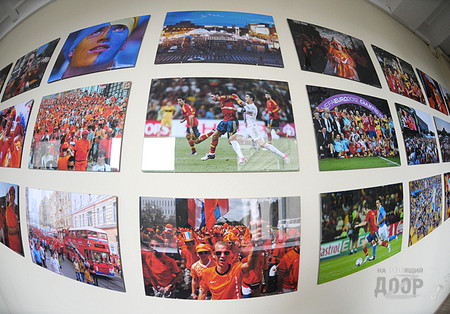 Лучшие моменты Евро-2012. В здании ХОГА открыта выставка фотографий