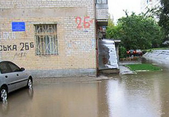 Ливень в Запорожье: улицы превратились в реки (ФОТО)
