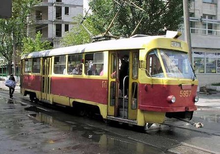 В районе Журавлевки трамвай сошел с рельсов