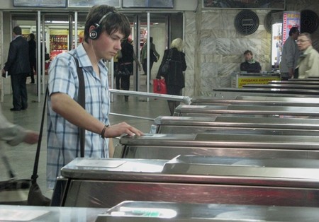 Бывшие студенты могут обменять льготные проездные в харьковском метро на постоянные