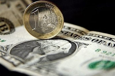 Евро и доллар открыли межбанк резким падением котировок