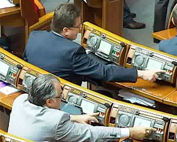 Депутаты отказали украинцам в биометрических паспортах