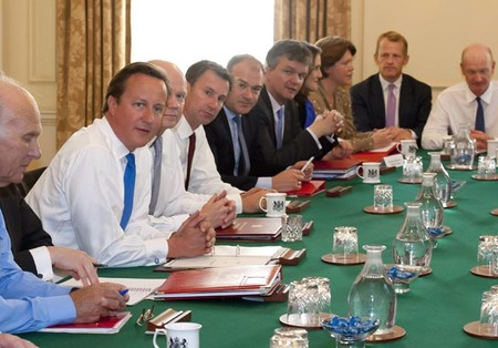 Британские министры расплакались, узнав о своем увольнении