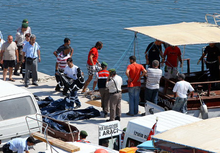Кораблекрушение в Турции: число жертв растет (ФОТО)