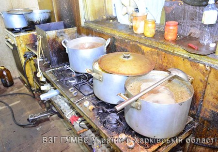 В Харькове накрыли цех, в котором в страшных условиях готовили вьетнамскую еду (ФОТО)