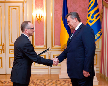 Новый посол ЕС вручил Януковичу верительные грамоты