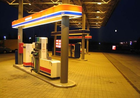 Кабмин разрешил повысить цены на бензин