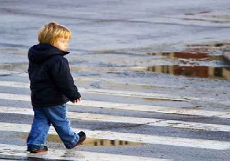 Двухлетнего харьковчанина, заблудившегося в городе, вернули родителям